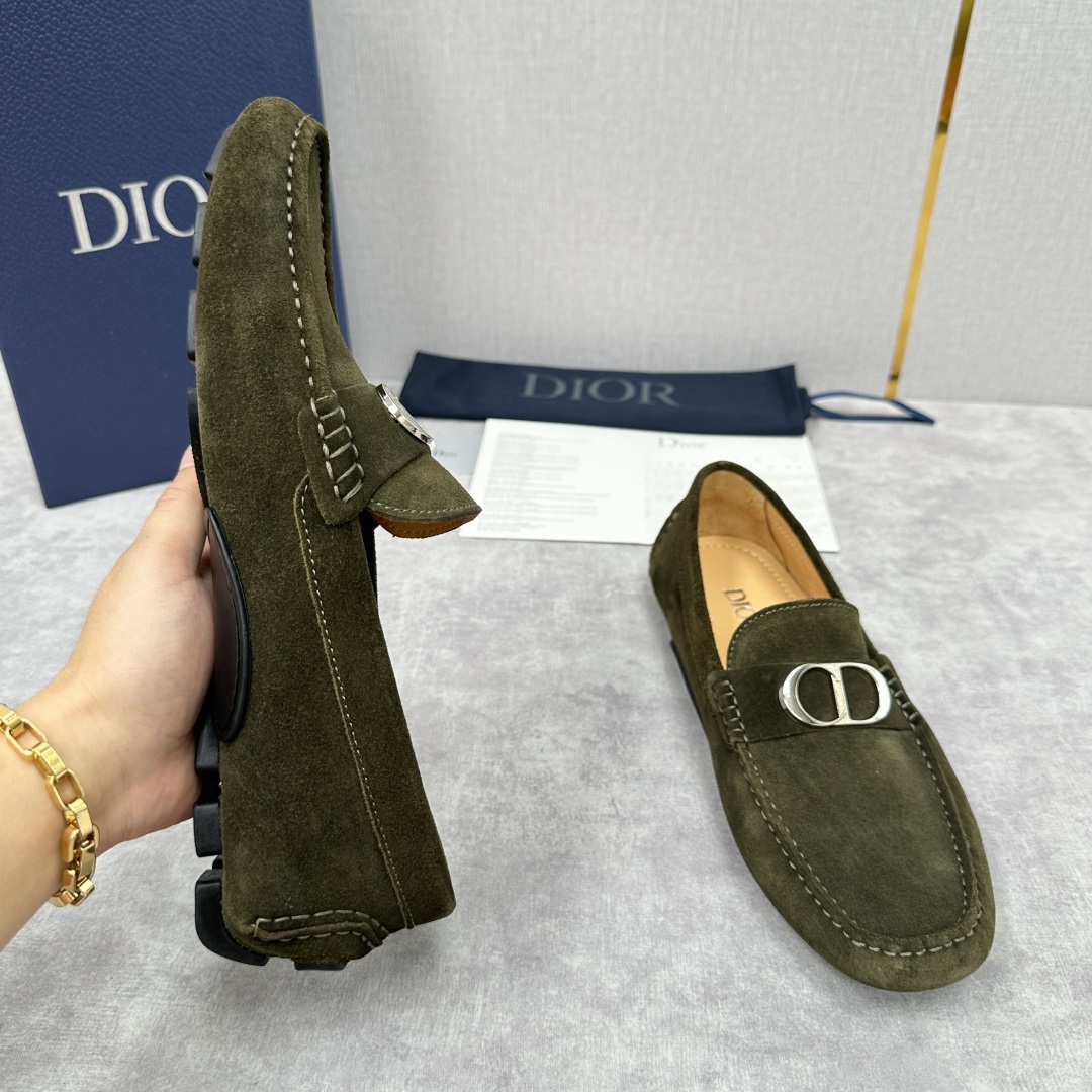 💋💍CD 迪-奥新品  男士套脚豆豆鞋  这款乐福鞋延续标志性的正装鞋履轮廓，以更加优雅的设计呈现。精致
