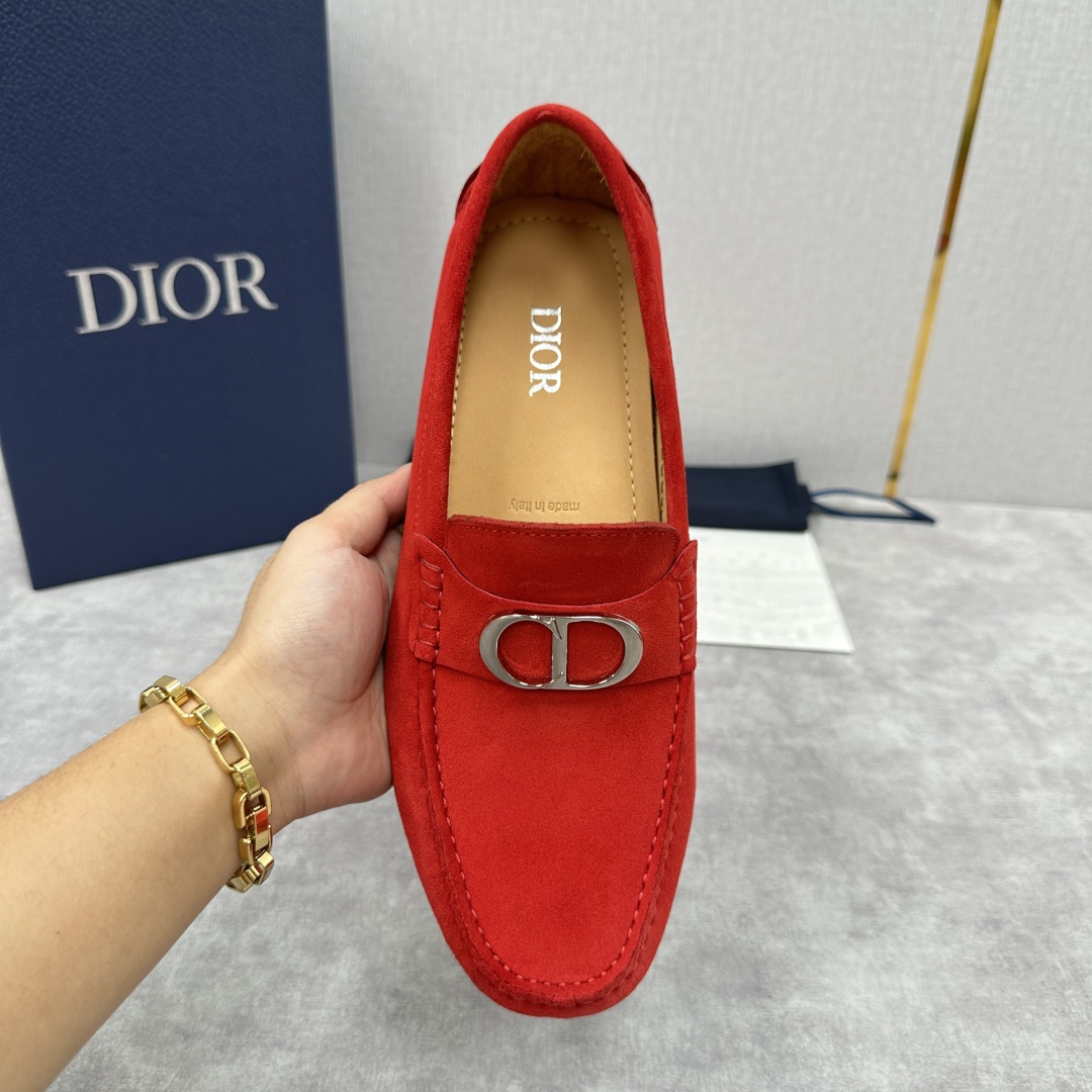 💋💍CD 迪-奥新品  男士套脚豆豆鞋  这款乐福鞋延续标志性的正装鞋履轮廓，以更加优雅的设计呈现。精致