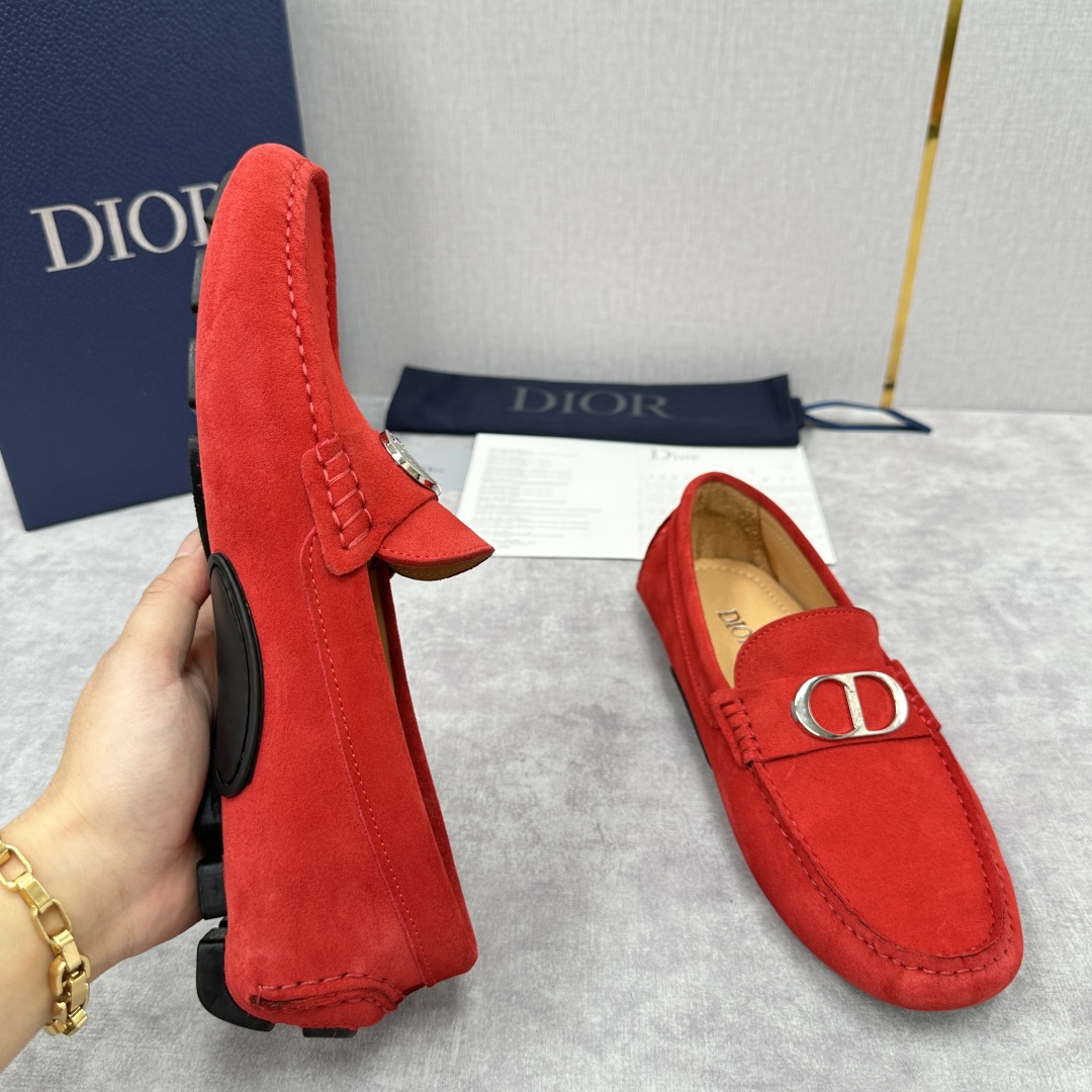 💋💍CD 迪-奥新品  男士套脚豆豆鞋  这款乐福鞋延续标志性的正装鞋履轮廓，以更加优雅的设计呈现。精致