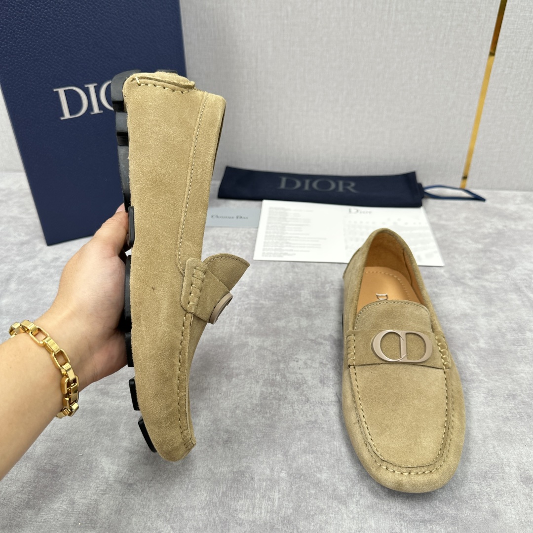 💋💍CD 迪-奥新品  男士套脚豆豆鞋  这款乐福鞋延续标志性的正装鞋履轮廓，以更加优雅的设计呈现。精致
