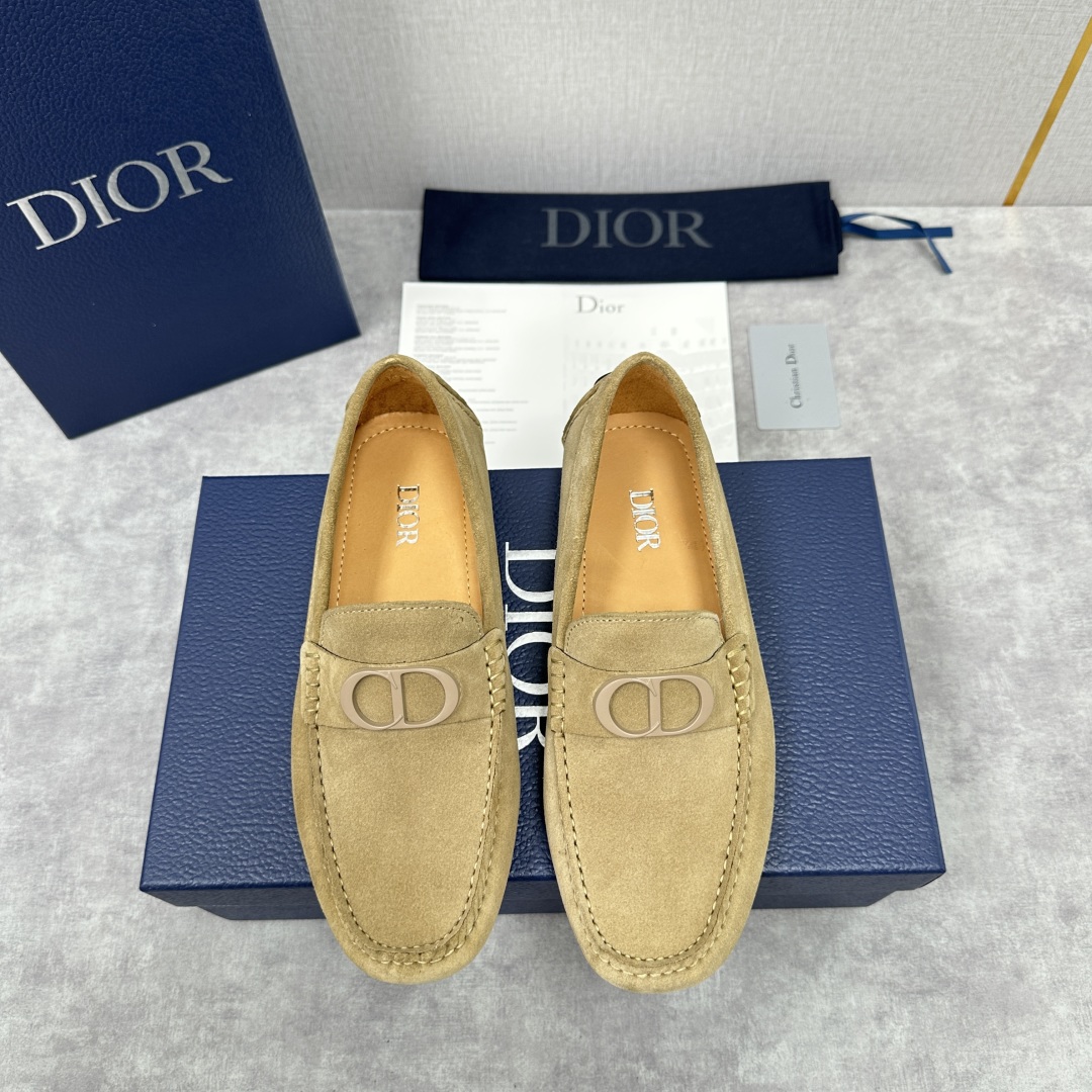 💋💍CD 迪-奥新品  男士套脚豆豆鞋  这款乐福鞋延续标志性的正装鞋履轮廓，以更加优雅的设计呈现。精致