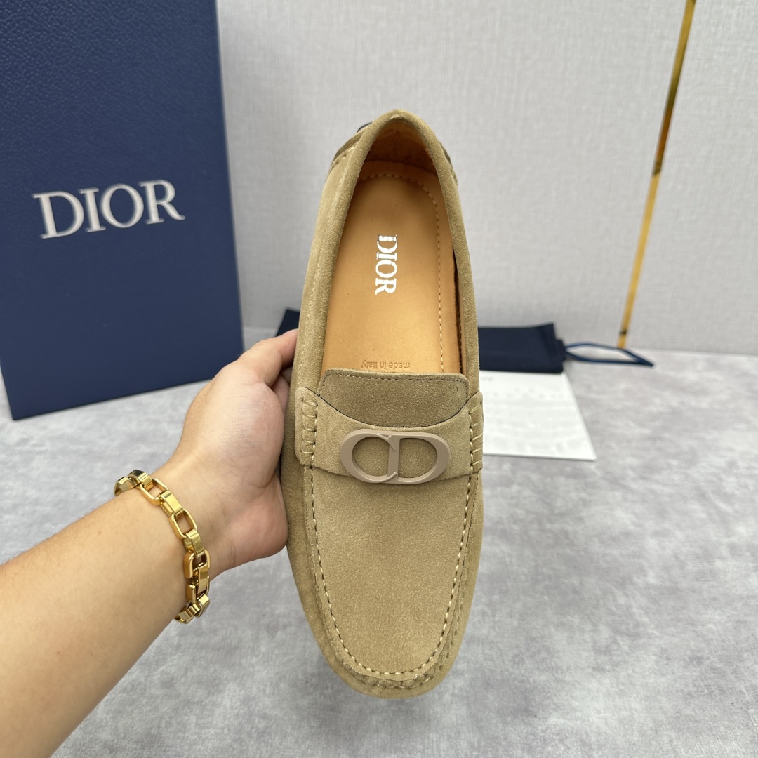 💋💍CD 迪-奥新品  男士套脚豆豆鞋  这款乐福鞋延续标志性的正装鞋履轮廓，以更加优雅的设计呈现。精致