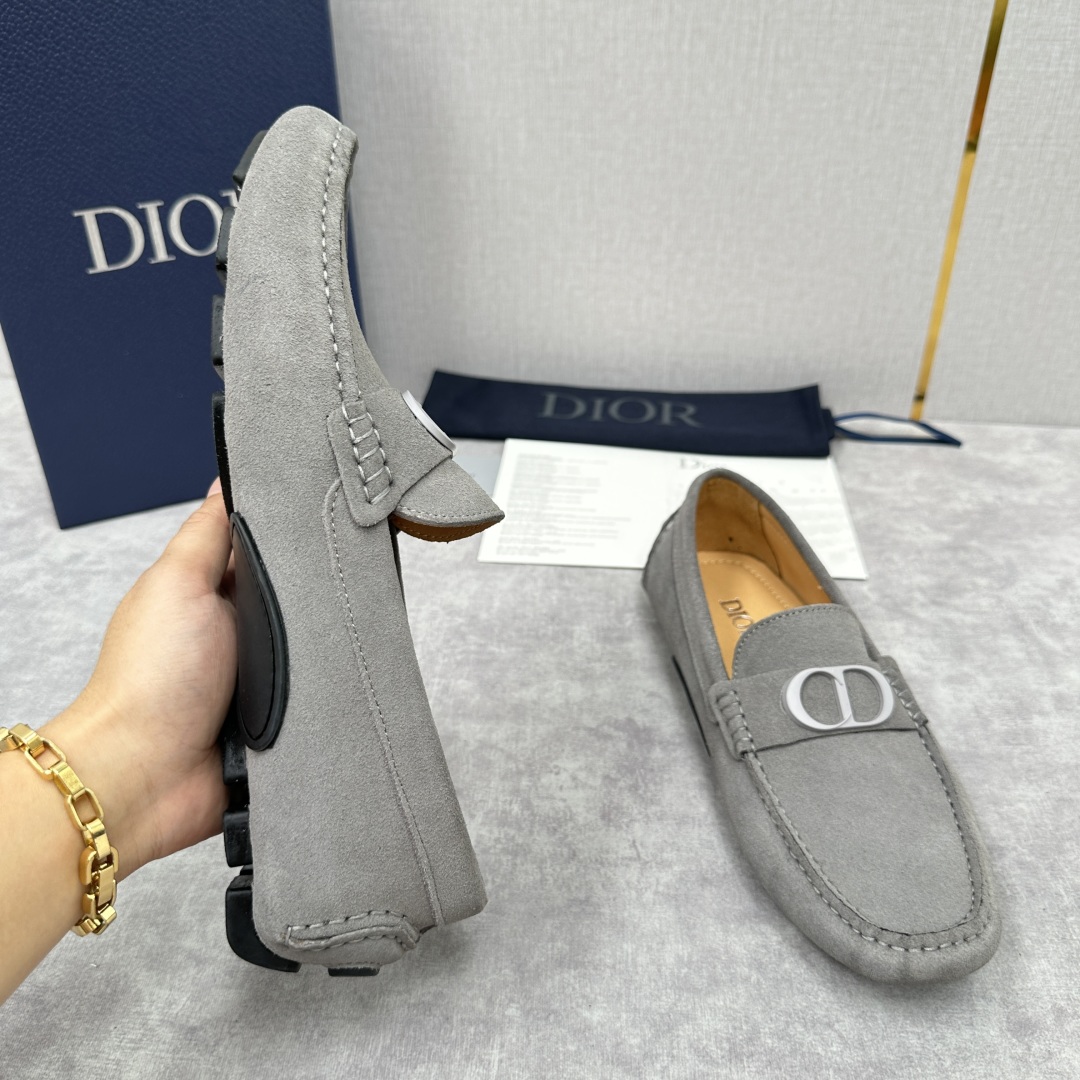 💋💍CD 迪-奥新品  男士套脚豆豆鞋  这款乐福鞋延续标志性的正装鞋履轮廓，以更加优雅的设计呈现。精致