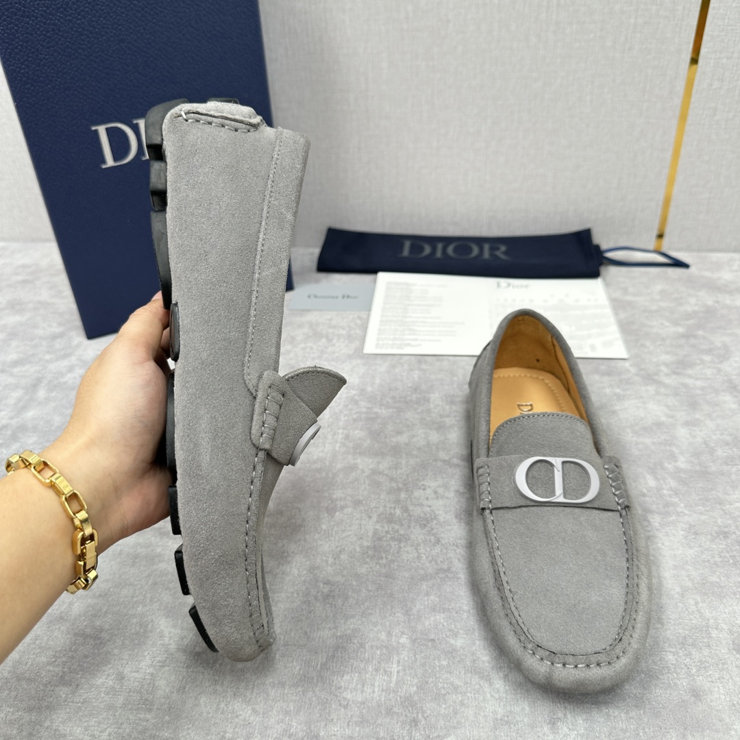 💋💍CD 迪-奥新品  男士套脚豆豆鞋  这款乐福鞋延续标志性的正装鞋履轮廓，以更加优雅的设计呈现。精致