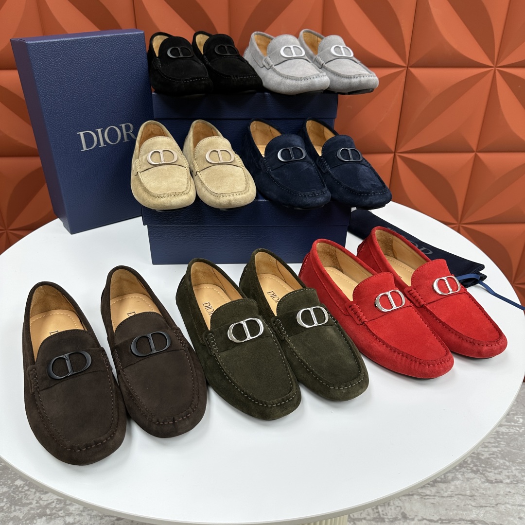 💋💍CD 迪-奥新品  男士套脚豆豆鞋  这款乐福鞋延续标志性的正装鞋履轮廓，以更加优雅的设计呈现。精致