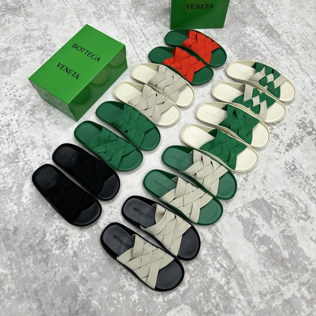 💋💍BV 新品中东凉拖鞋上🆕  鞋面采用编织弹力布，贴底车线工艺，多色彩鲜艳搭配  标志性编织设计、露趾