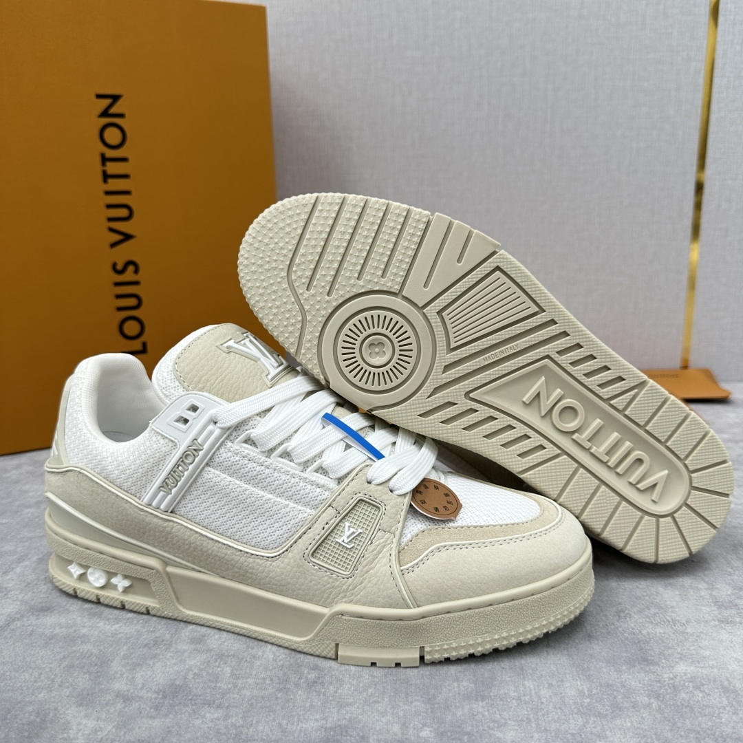 💋💍L家新品 L*V 路易~当季新品上架 TRAINER 系列运动鞋 官方 10,200 本