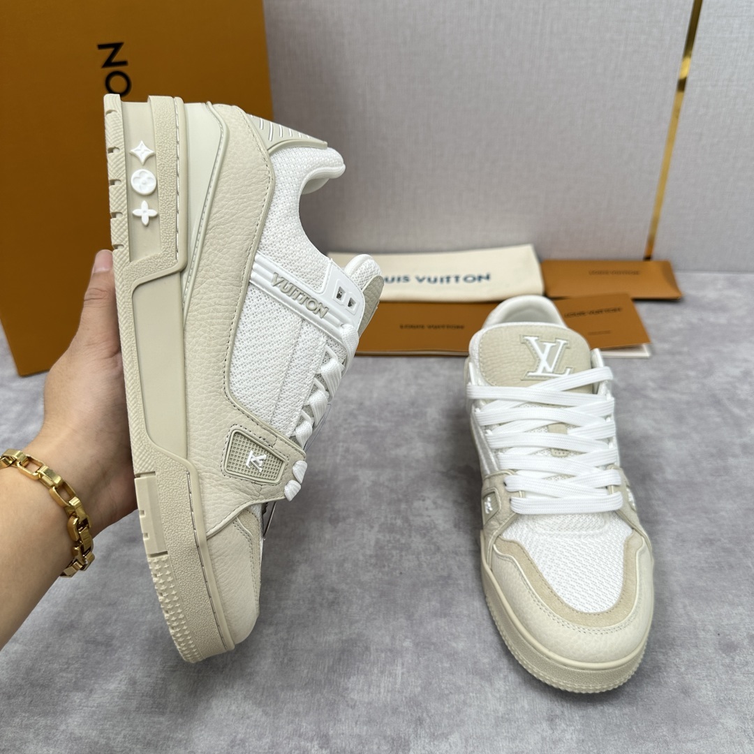 💋💍L家新品 L*V 路易~当季新品上架 TRAINER 系列运动鞋 官方 10,200 本