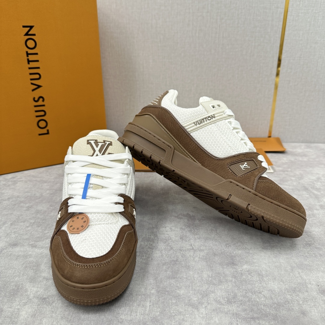 💋💍L家新品 L*V 路易~当季新品上架 TRAINER 系列运动鞋 官方 10,200 本