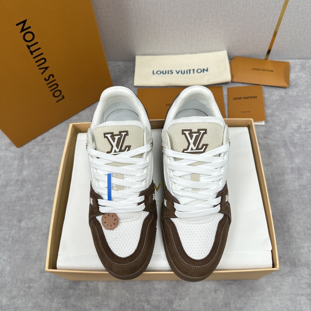 💋💍L家新品 L*V 路易~当季新品上架 TRAINER 系列运动鞋 官方 10,200 本