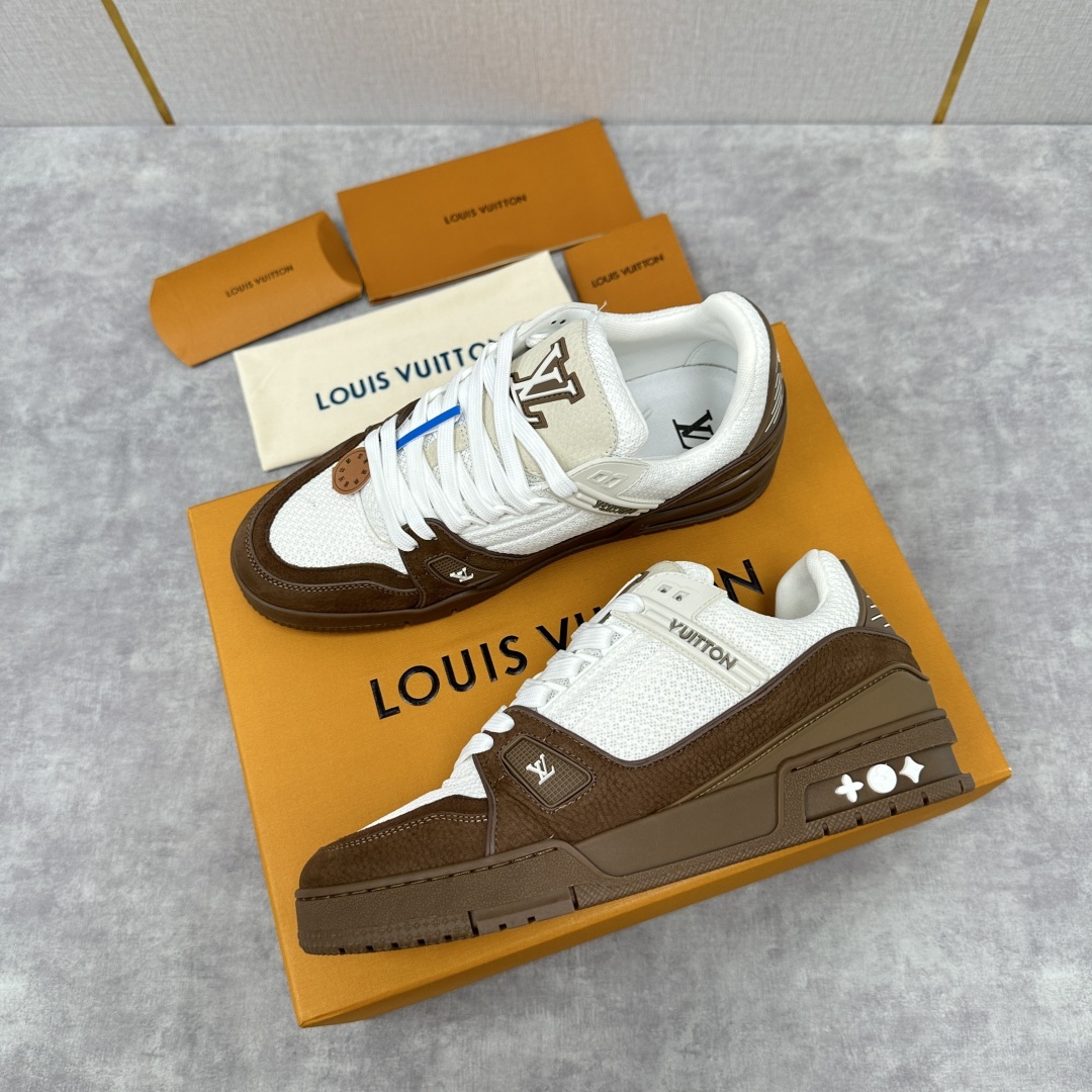 💋💍L家新品 L*V 路易~当季新品上架 TRAINER 系列运动鞋 官方 10,200 本