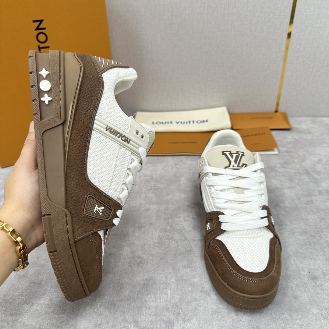 💋💍L家新品 L*V 路易~当季新品上架 TRAINER 系列运动鞋 官方 10,200 本