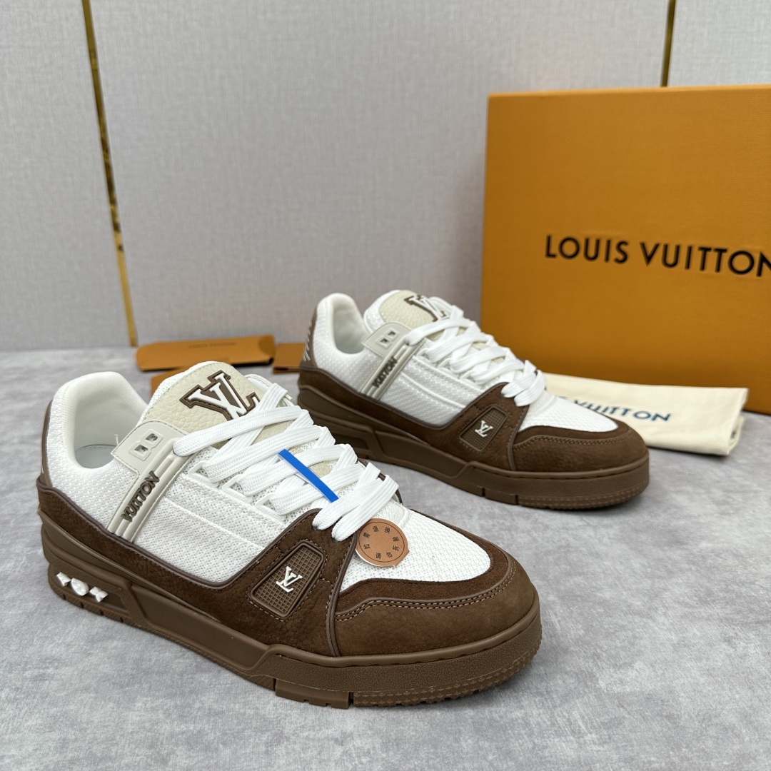 💋💍L家新品 L*V 路易~当季新品上架 TRAINER 系列运动鞋 官方 10,200 本