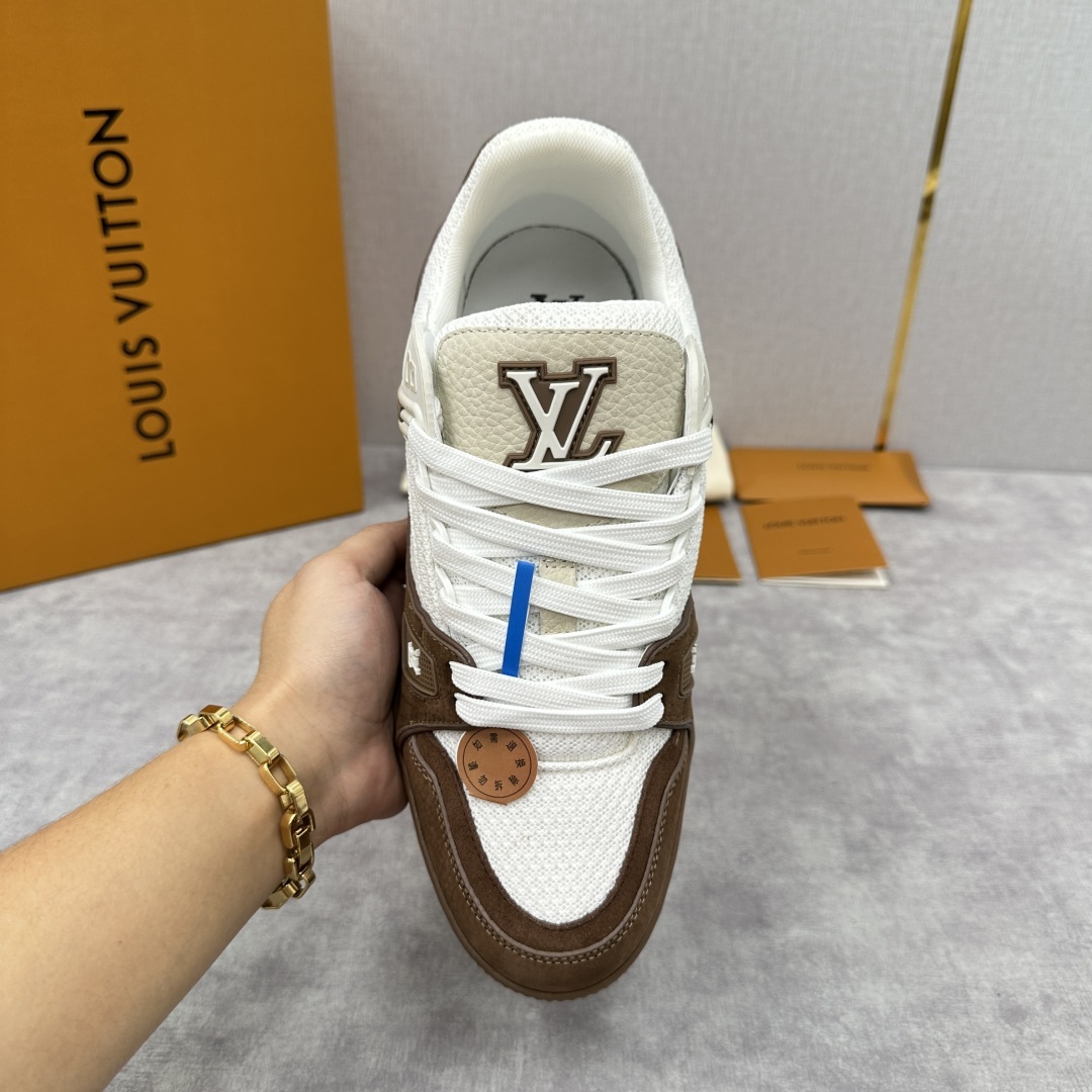 💋💍L家新品 L*V 路易~当季新品上架 TRAINER 系列运动鞋 官方 10,200 本