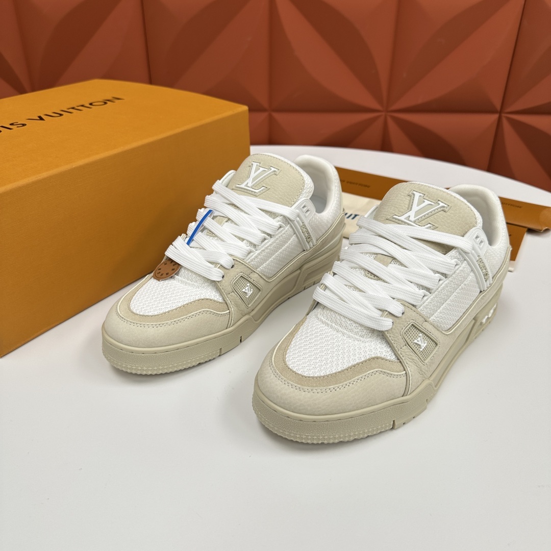 💋💍L家新品 L*V 路易~当季新品上架 TRAINER 系列运动鞋 官方 10,200 本