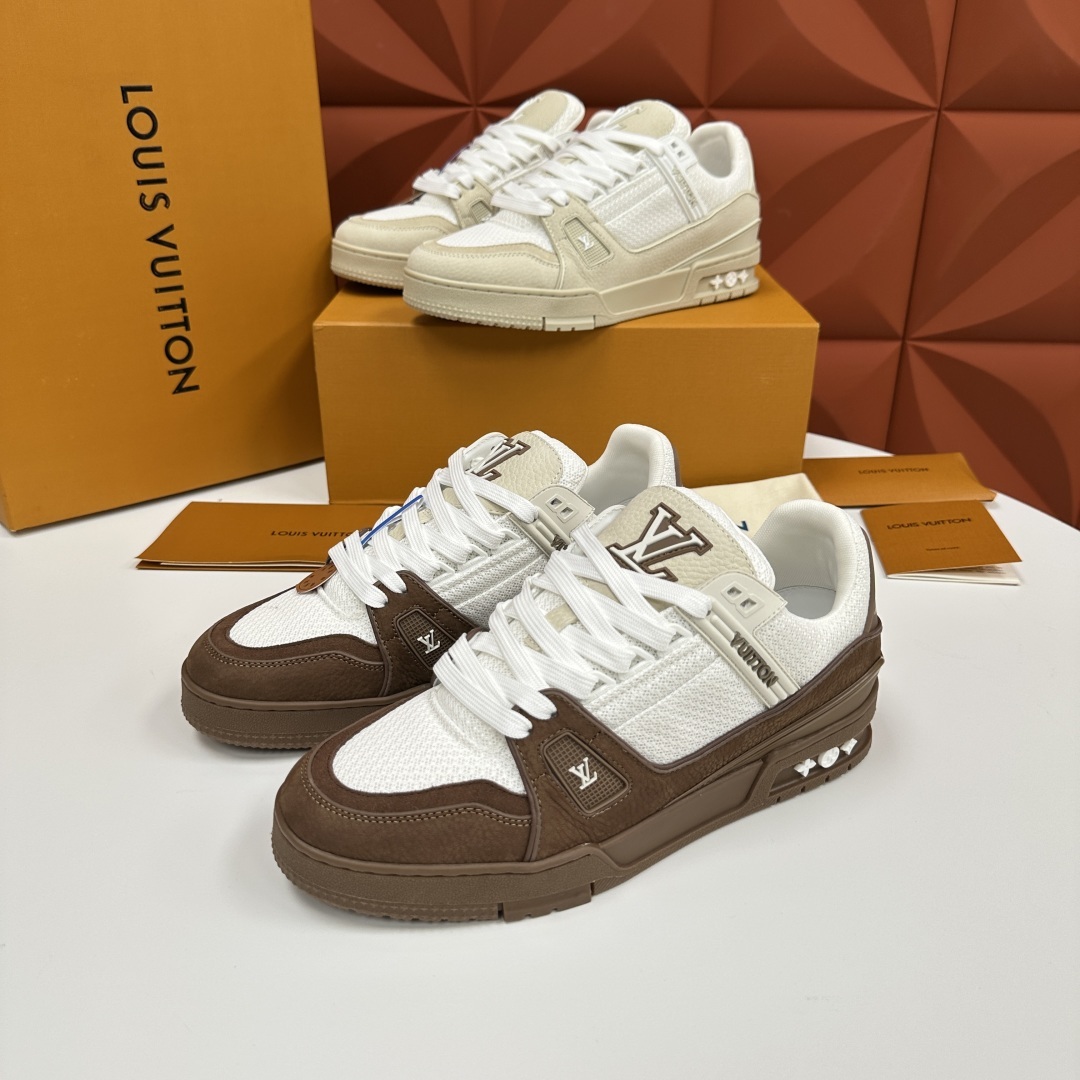 💋💍L家新品 L*V 路易~当季新品上架 TRAINER 系列运动鞋 官方 10,200 本