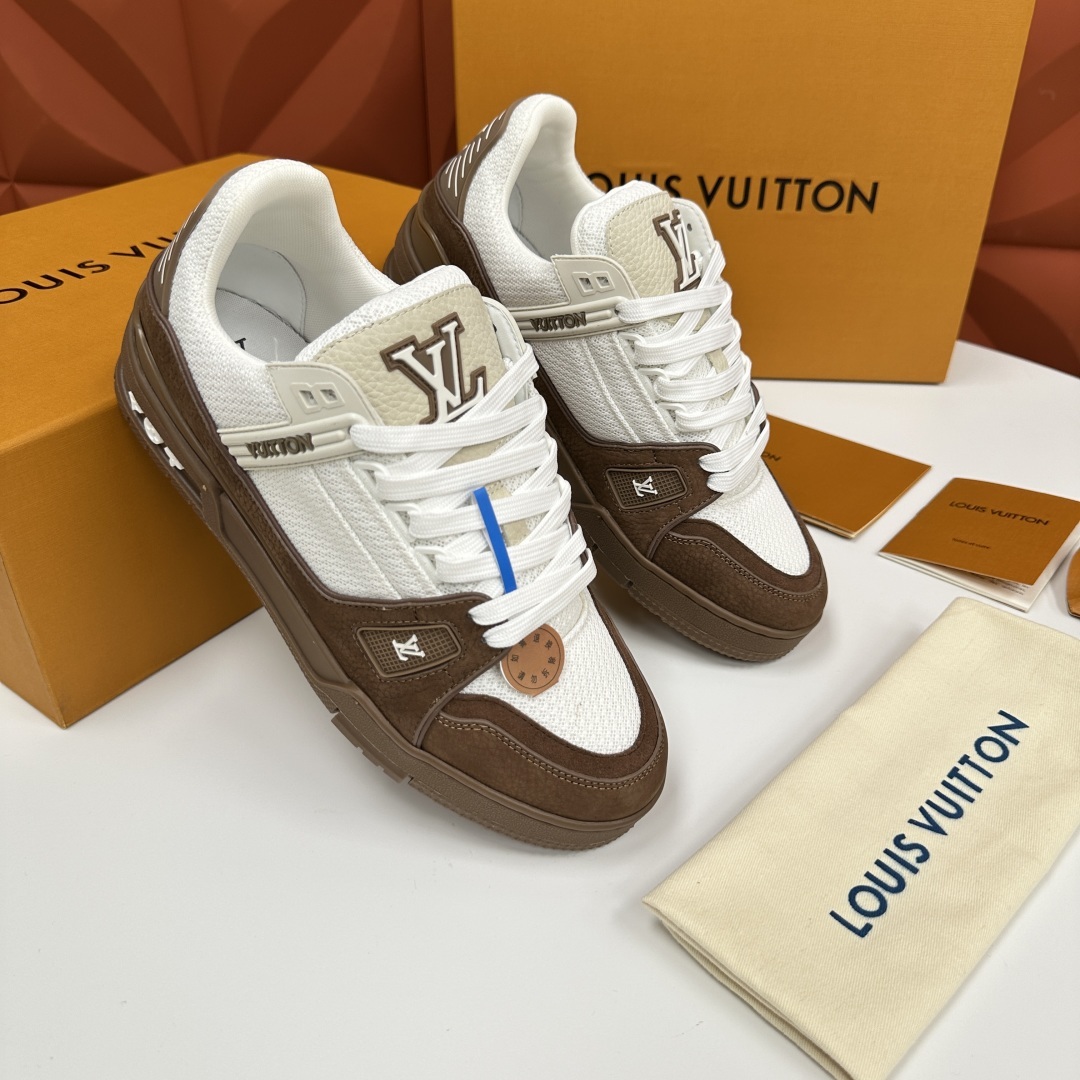 💋💍L家新品 L*V 路易~当季新品上架 TRAINER 系列运动鞋 官方 10,200 本