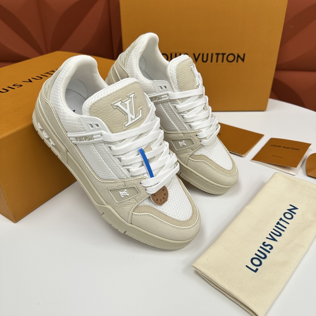 💋💍L家新品 L*V 路易~当季新品上架 TRAINER 系列运动鞋 官方 10,200 本