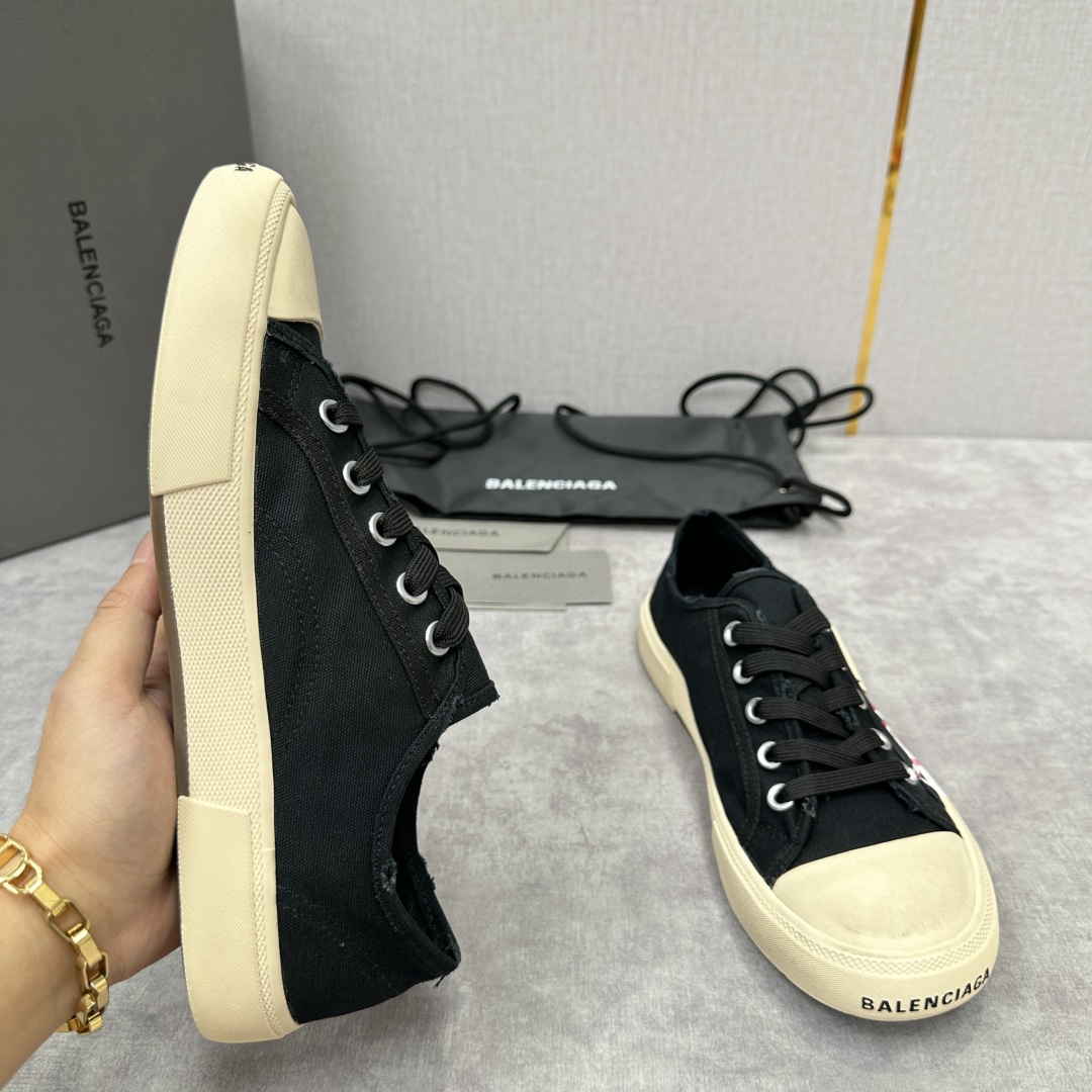 💋💍Balenciag*  巴黎-世家 新品帆布鞋     官方  6,700   半包做旧帆布鞋 亮相