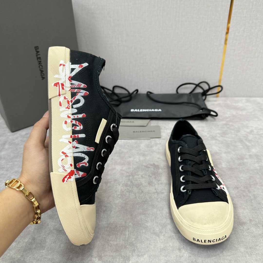 💋💍Balenciag*  巴黎-世家 新品帆布鞋     官方  6,700   半包做旧帆布鞋 亮相