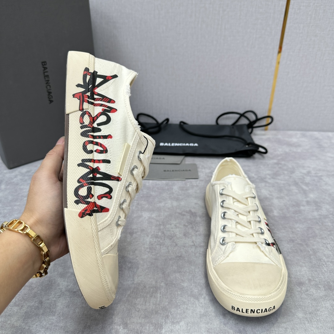 💋💍Balenciag*  巴黎-世家 新品帆布鞋     官方  6,700   半包做旧帆布鞋 亮相