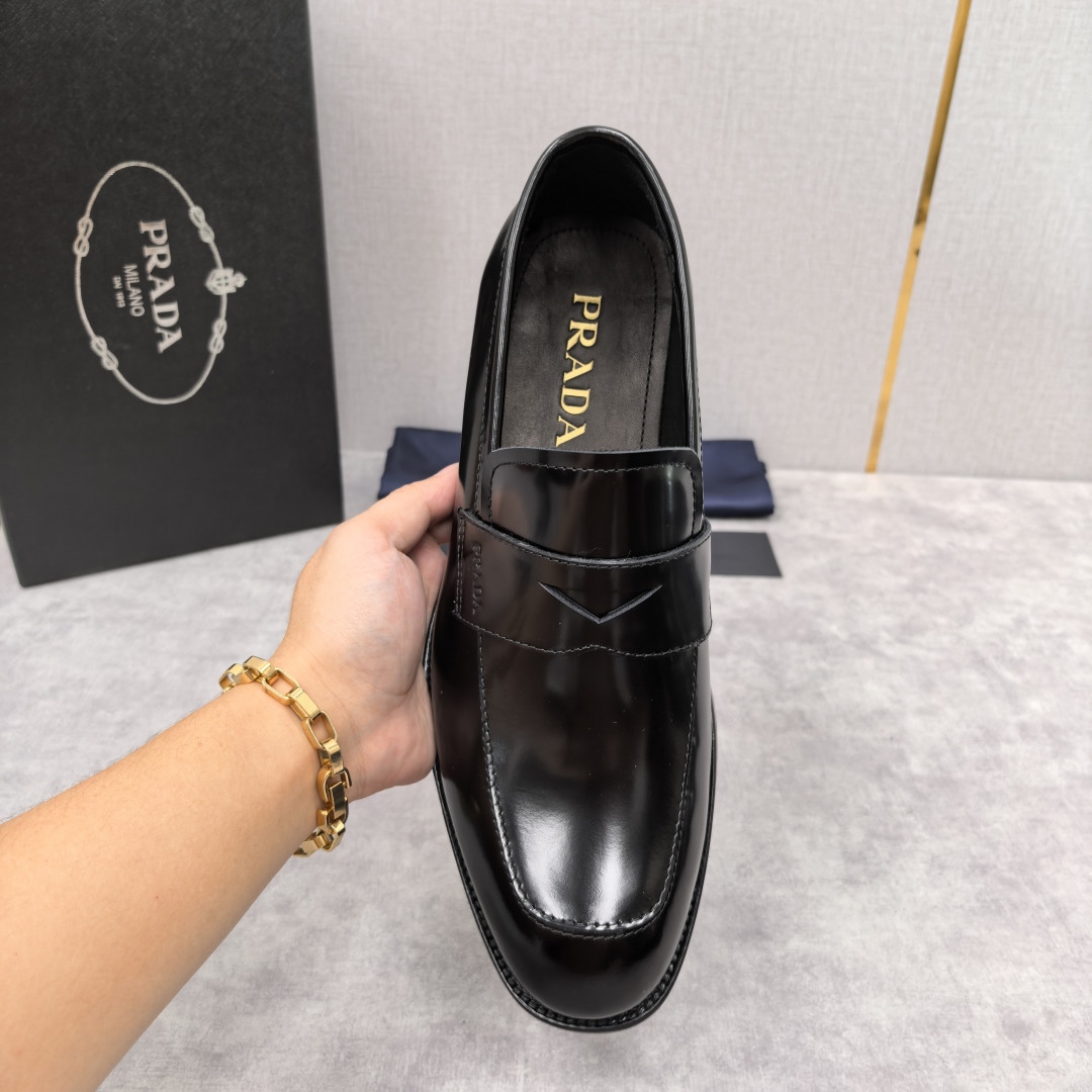 💋💍P家 渠道精品 Prad*/普拉-达  新款正装鞋 Saffiano系列男士皮革乐福鞋  采用进口小