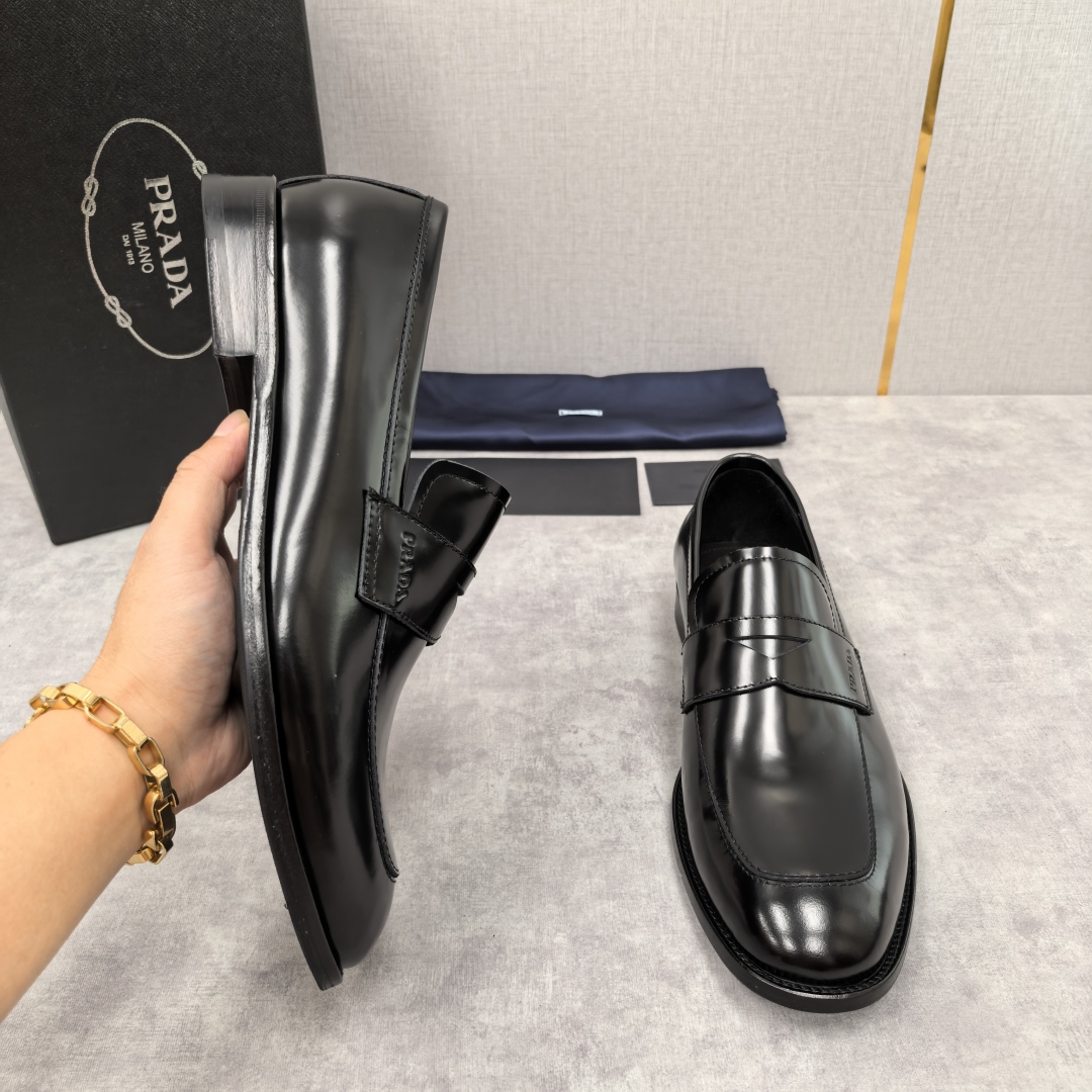 💋💍P家 渠道精品 Prad*/普拉-达  新款正装鞋 Saffiano系列男士皮革乐福鞋  采用进口小