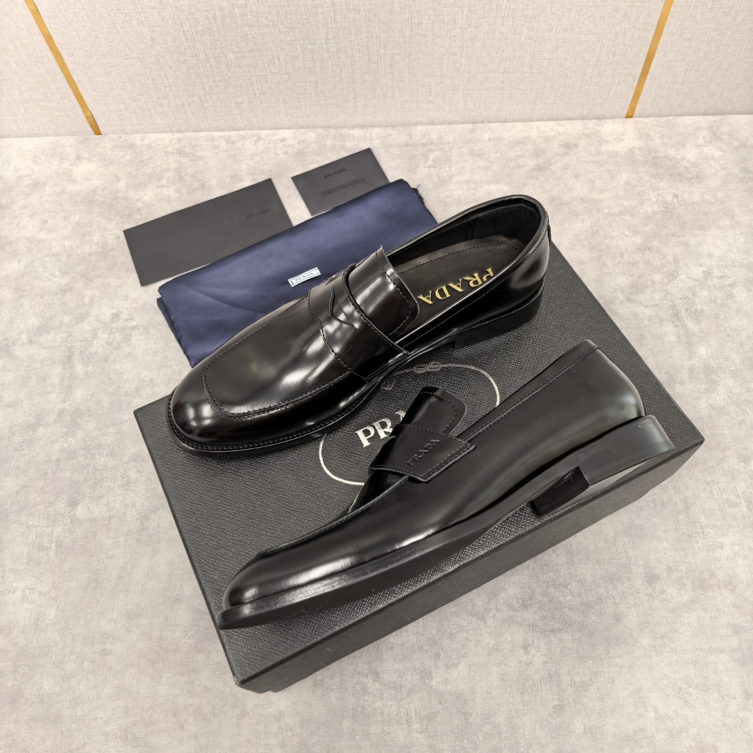 💋💍P家 渠道精品 Prad*/普拉-达  新款正装鞋 Saffiano系列男士皮革乐福鞋  采用进口小