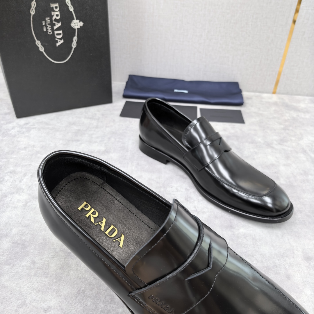 💋💍P家 渠道精品 Prad*/普拉-达  新款正装鞋 Saffiano系列男士皮革乐福鞋  采用进口小