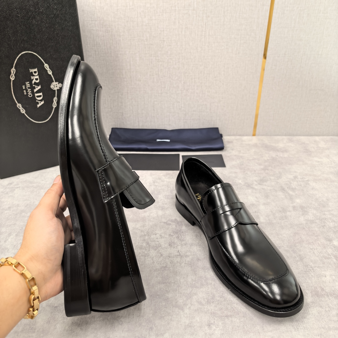 💋💍P家 渠道精品 Prad*/普拉-达  新款正装鞋 Saffiano系列男士皮革乐福鞋  采用进口小