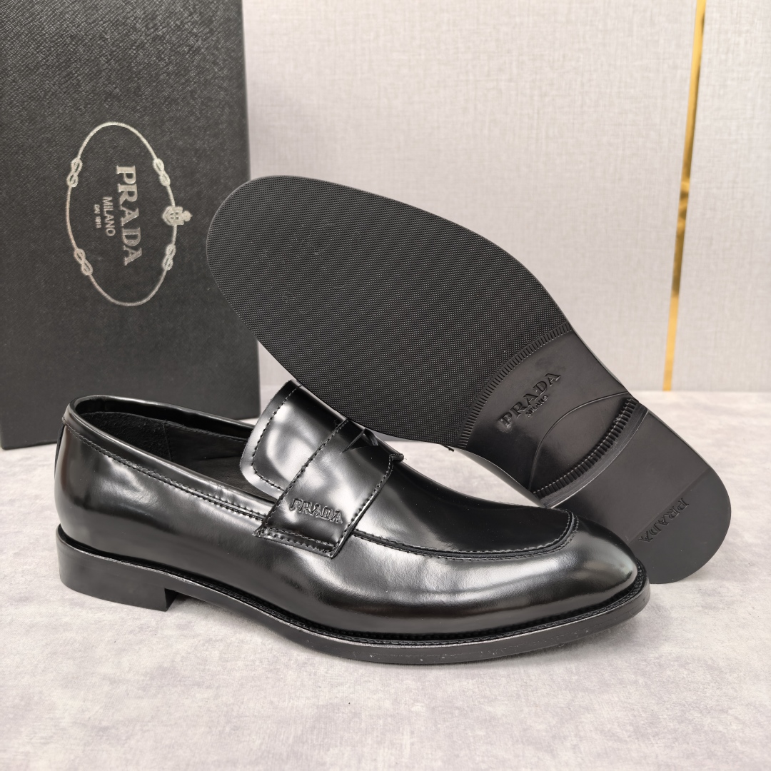💋💍P家 渠道精品 Prad*/普拉-达  新款正装鞋 Saffiano系列男士皮革乐福鞋  采用进口小