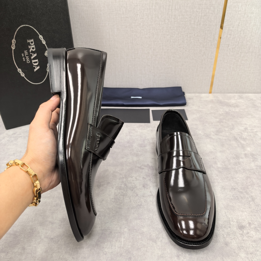 💋💍P家 渠道精品 Prad*/普拉-达  新款正装鞋 Saffiano系列男士皮革乐福鞋  采用进口小