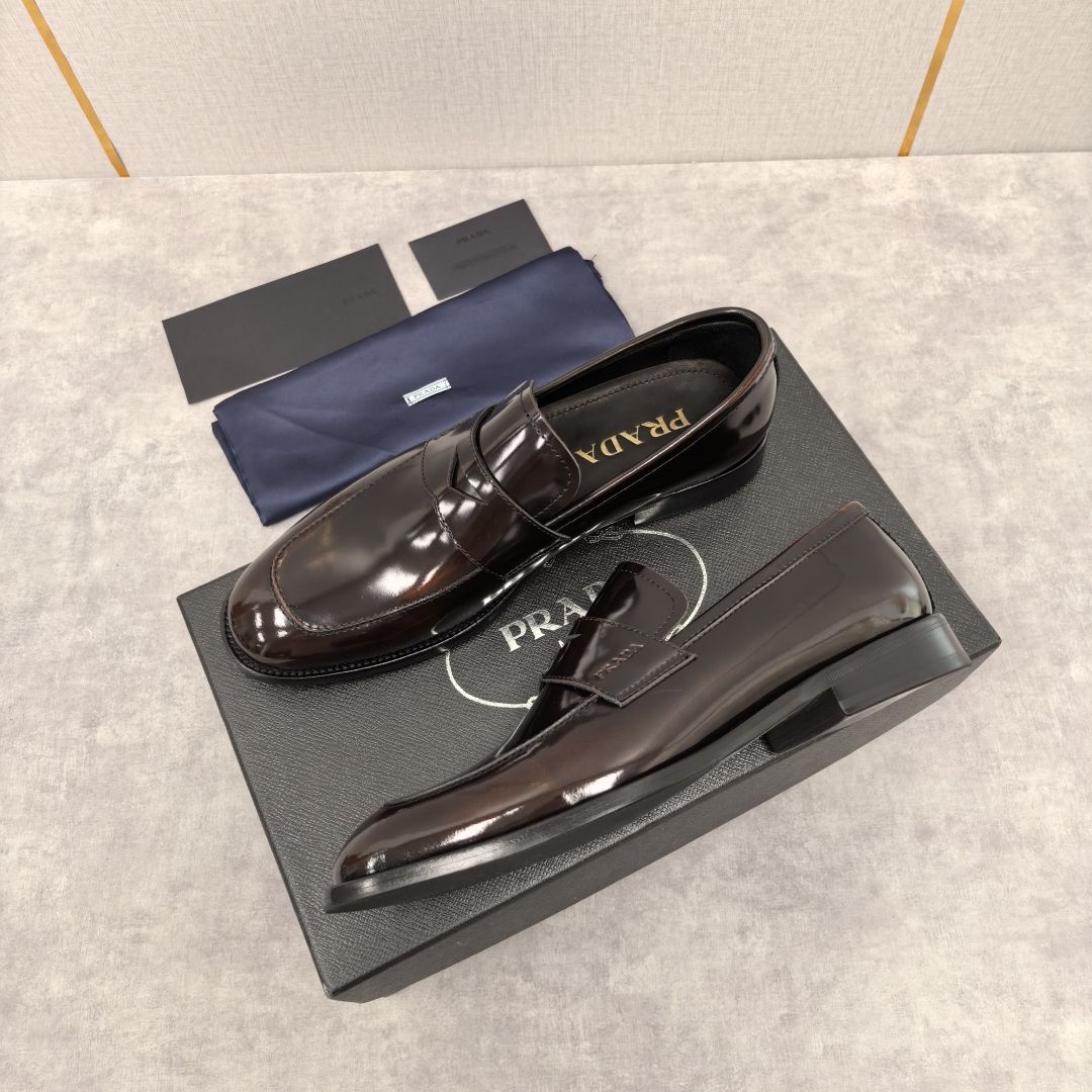 💋💍P家 渠道精品 Prad*/普拉-达  新款正装鞋 Saffiano系列男士皮革乐福鞋  采用进口小