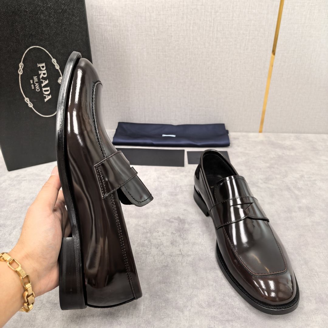 💋💍P家 渠道精品 Prad*/普拉-达  新款正装鞋 Saffiano系列男士皮革乐福鞋  采用进口小