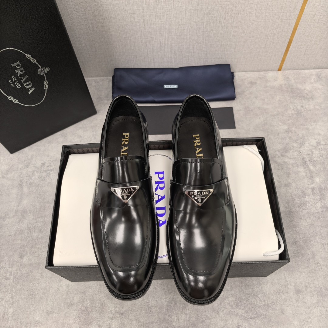 💋💍P家 渠道精品 Prad*/普拉-达  新款正装鞋 Saffiano系列男士皮革乐福鞋  采用进口小