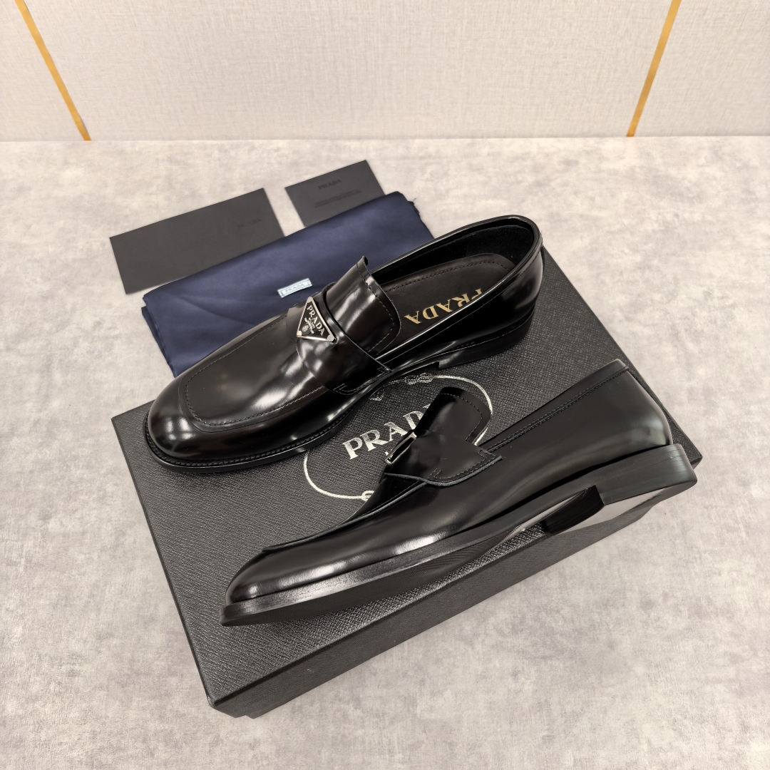 💋💍P家 渠道精品 Prad*/普拉-达  新款正装鞋 Saffiano系列男士皮革乐福鞋  采用进口小