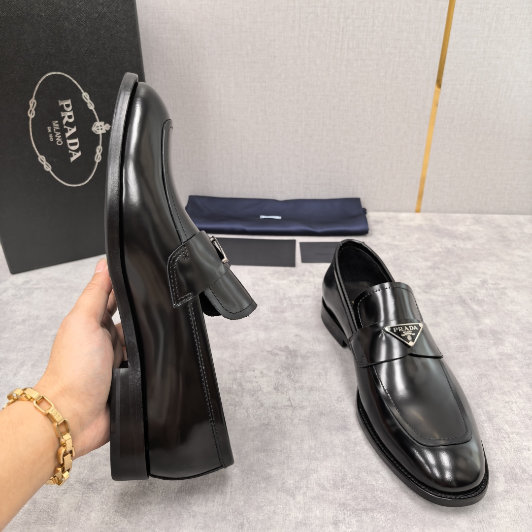 💋💍P家 渠道精品 Prad*/普拉-达  新款正装鞋 Saffiano系列男士皮革乐福鞋  采用进口小