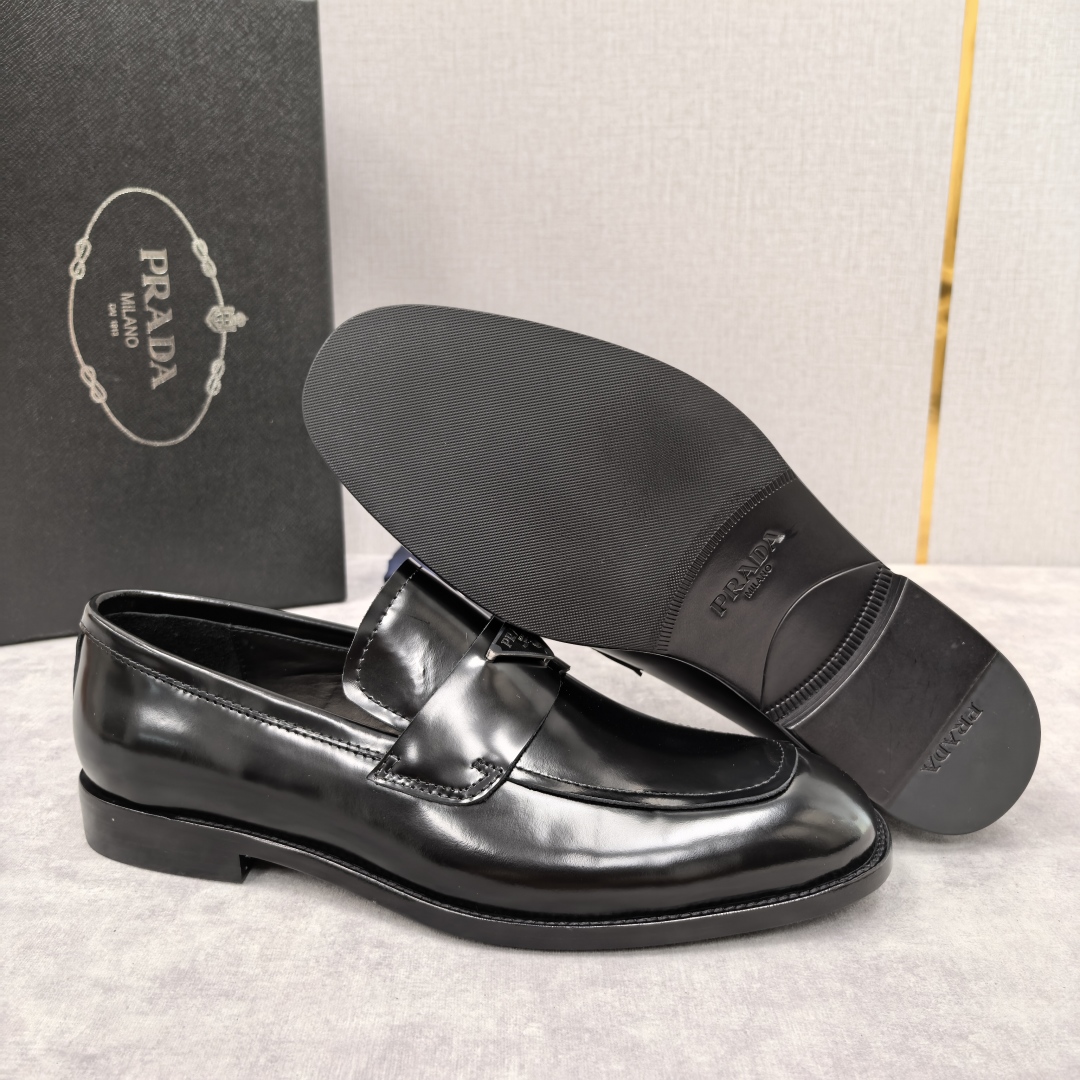 💋💍P家 渠道精品 Prad*/普拉-达  新款正装鞋 Saffiano系列男士皮革乐福鞋  采用进口小