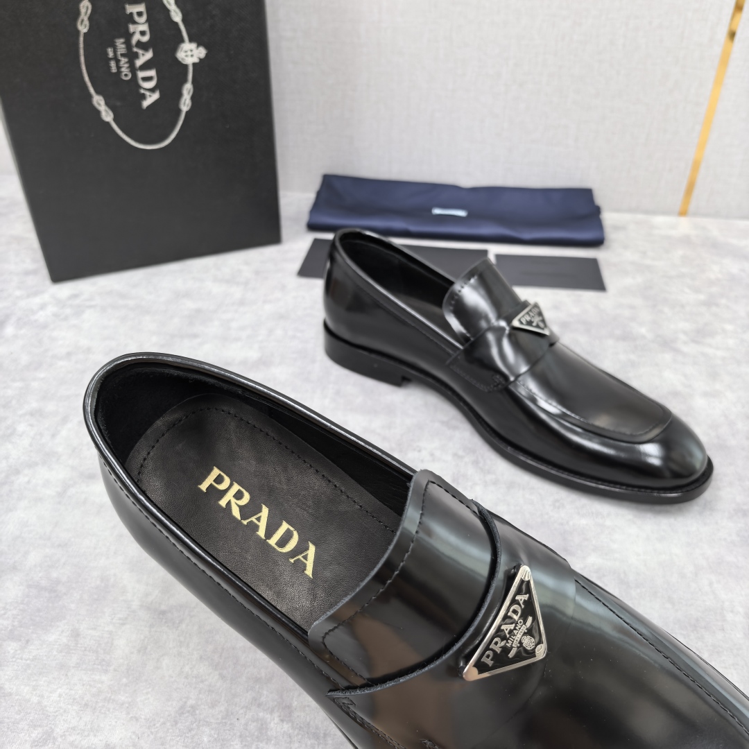 💋💍P家 渠道精品 Prad*/普拉-达  新款正装鞋 Saffiano系列男士皮革乐福鞋  采用进口小