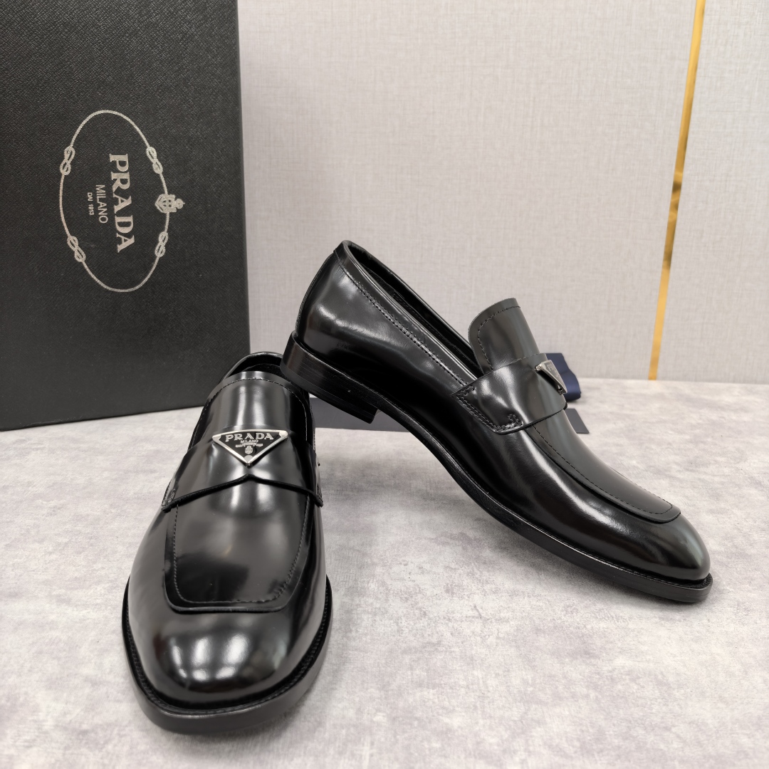 💋💍P家 渠道精品 Prad*/普拉-达  新款正装鞋 Saffiano系列男士皮革乐福鞋  采用进口小