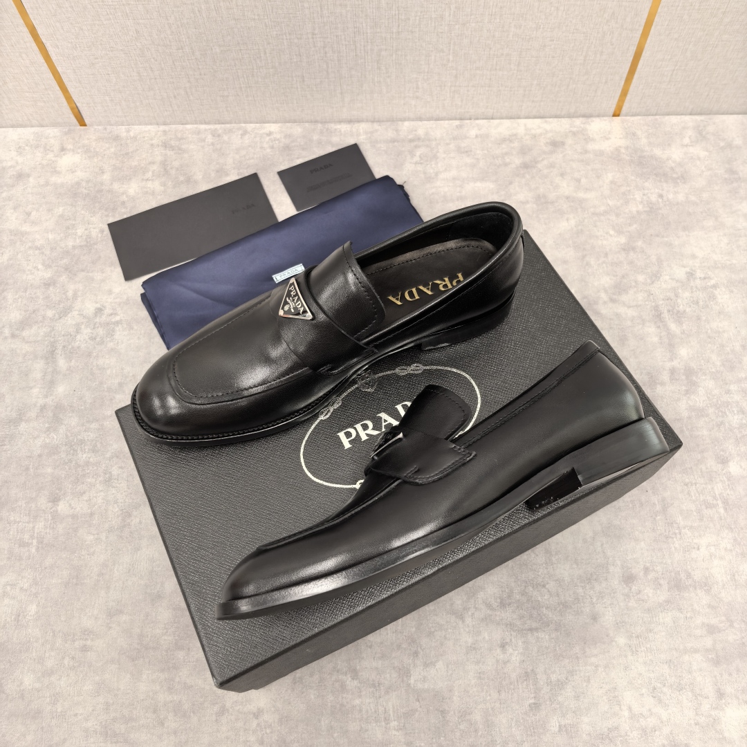 💋💍P家 渠道精品 Prad*/普拉-达  新款正装鞋 Saffiano系列男士皮革乐福鞋  采用进口小
