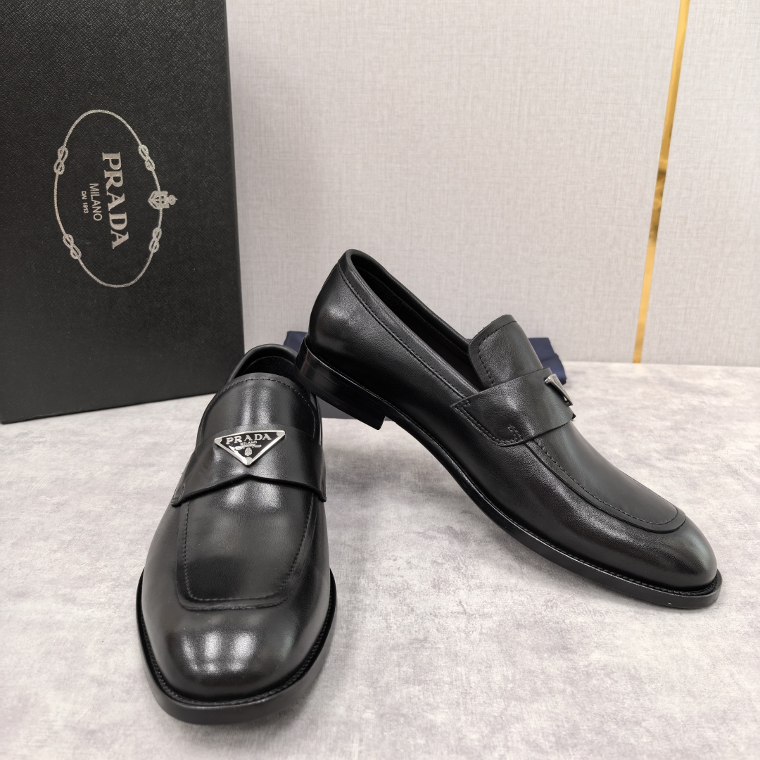 💋💍P家 渠道精品 Prad*/普拉-达  新款正装鞋 Saffiano系列男士皮革乐福鞋  采用进口小