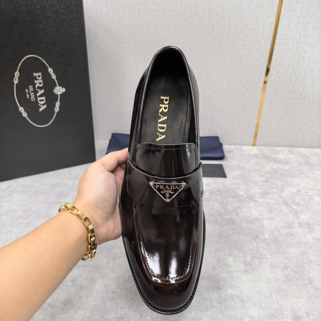 💋💍P家 渠道精品 Prad*/普拉-达  新款正装鞋 Saffiano系列男士皮革乐福鞋  采用进口小