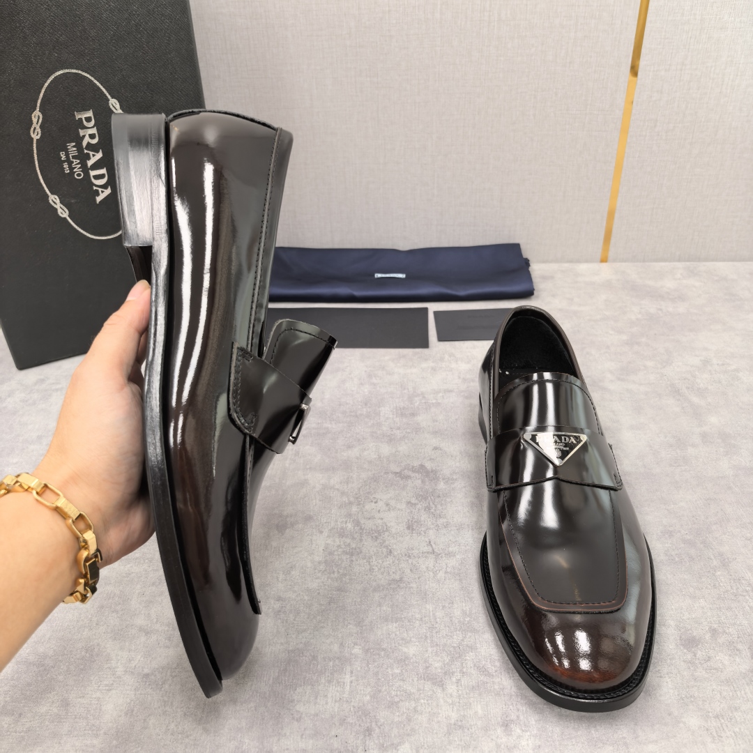 💋💍P家 渠道精品 Prad*/普拉-达  新款正装鞋 Saffiano系列男士皮革乐福鞋  采用进口小