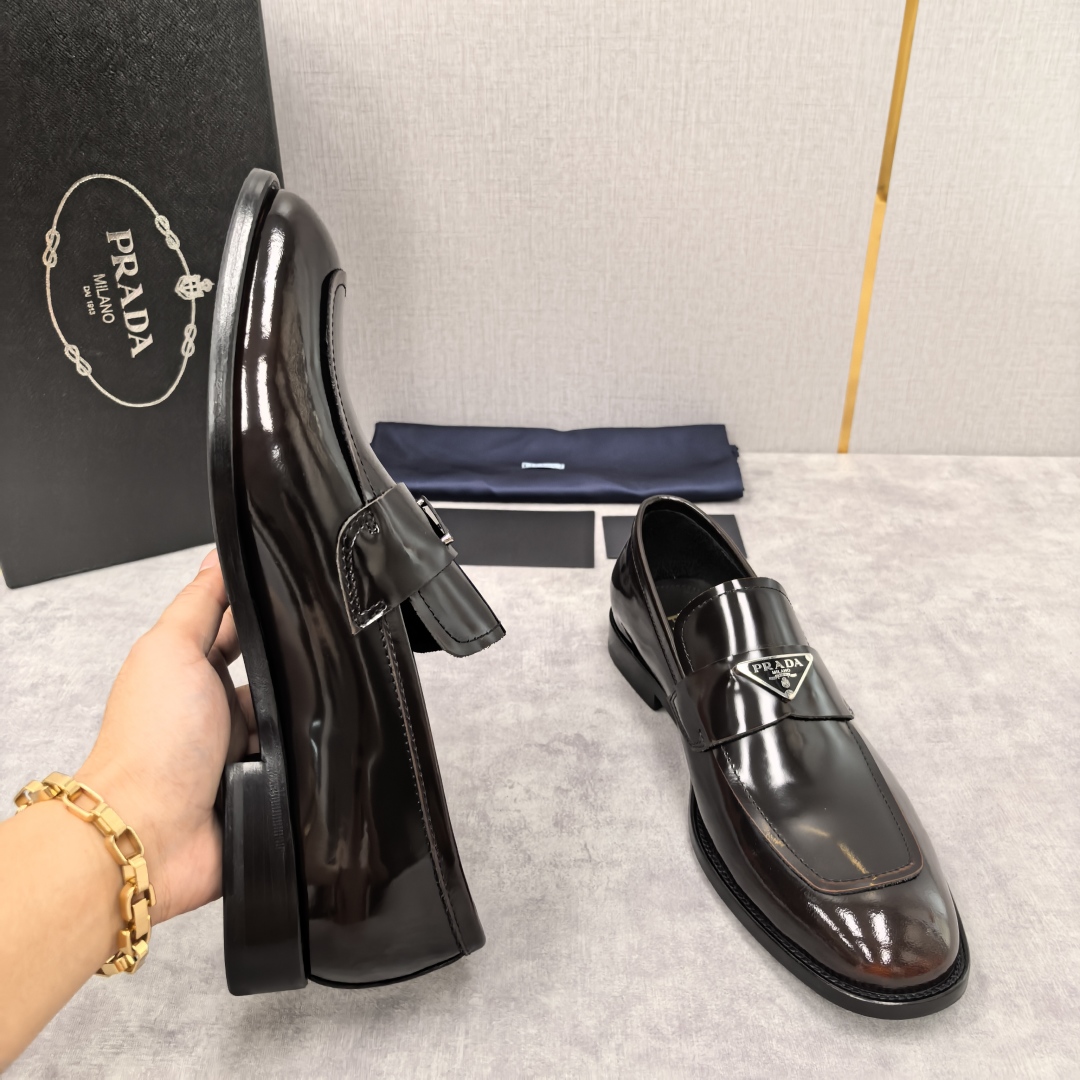💋💍P家 渠道精品 Prad*/普拉-达  新款正装鞋 Saffiano系列男士皮革乐福鞋  采用进口小