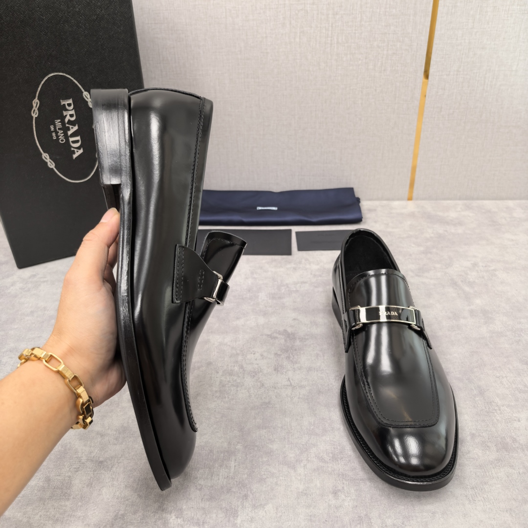 💋💍P家 渠道精品 Prad*/普拉-达  新款正装鞋 Saffiano系列男士皮革乐福鞋  采用进口小