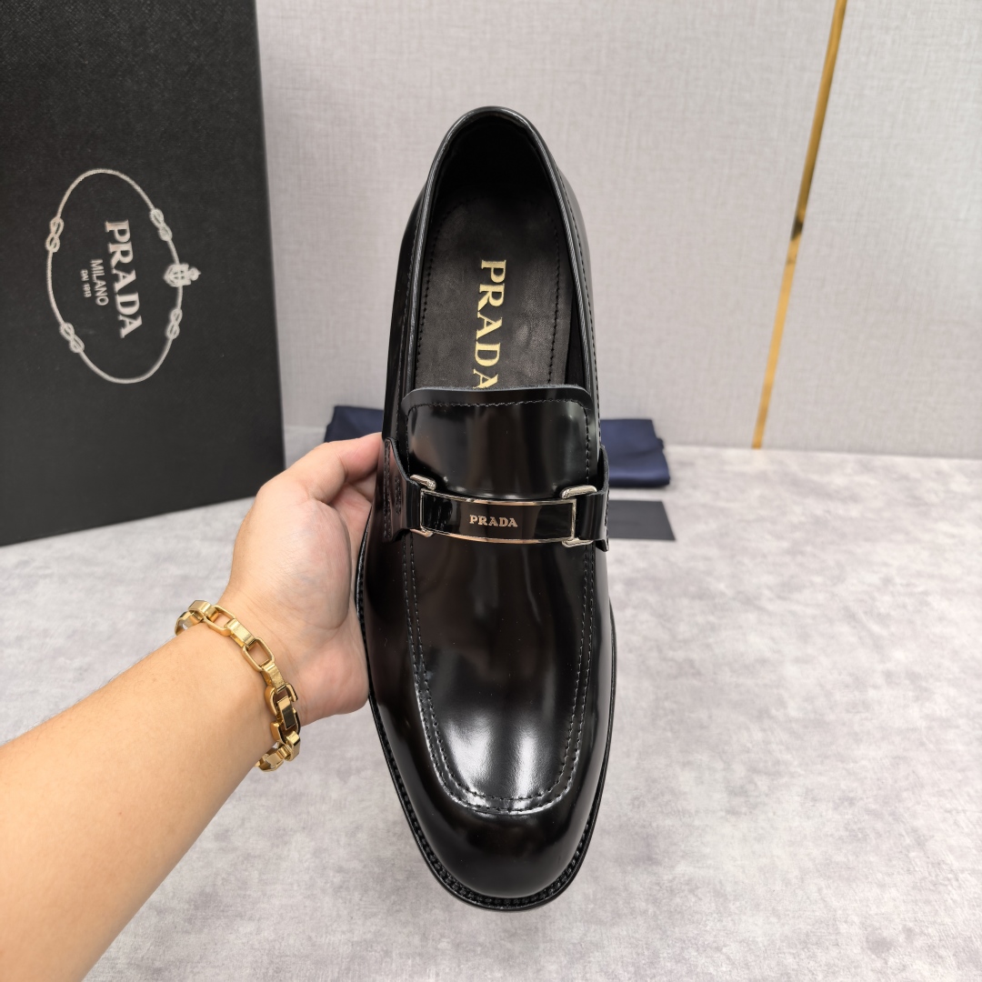 💋💍P家 渠道精品 Prad*/普拉-达  新款正装鞋 Saffiano系列男士皮革乐福鞋  采用进口小