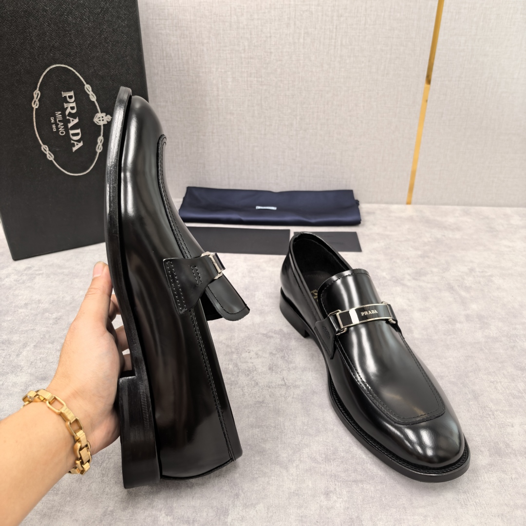 💋💍P家 渠道精品 Prad*/普拉-达  新款正装鞋 Saffiano系列男士皮革乐福鞋  采用进口小