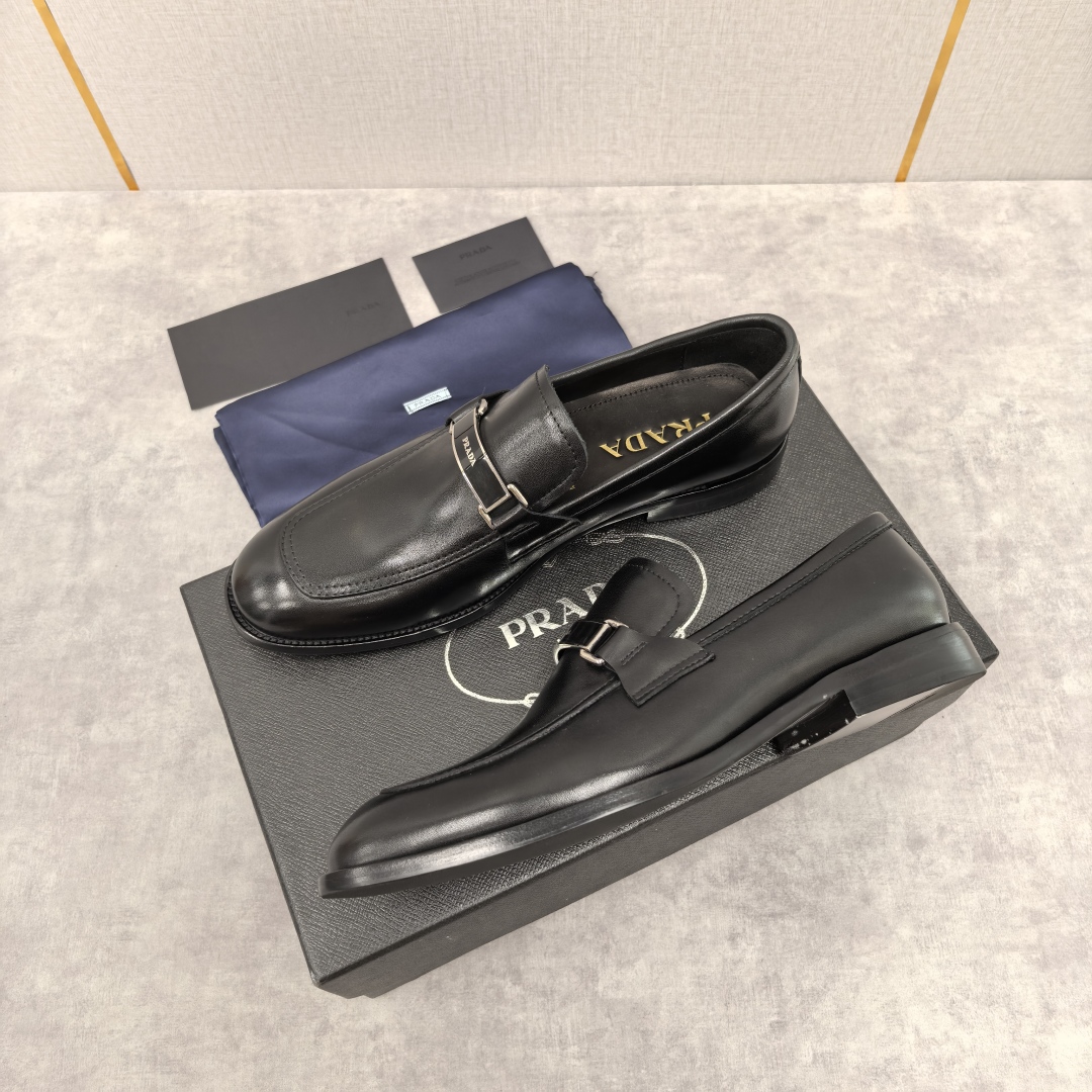 💋💍P家 渠道精品 Prad*/普拉-达  新款正装鞋 Saffiano系列男士皮革乐福鞋  采用进口小