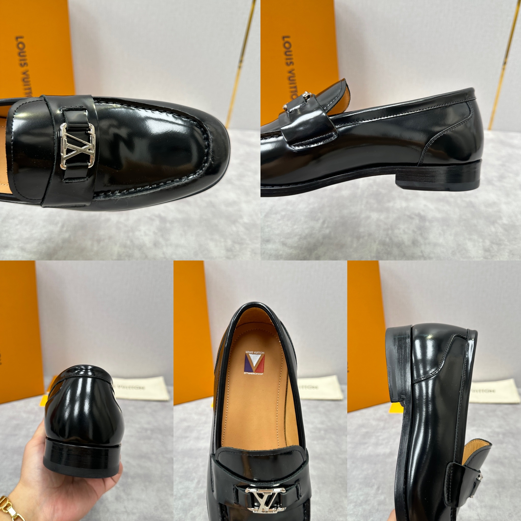 💋💍L家 新品乐福鞋上架  Major便鞋作为路易～的一大经典设计在此借助经典的帆布图纹全新亮相。采用进